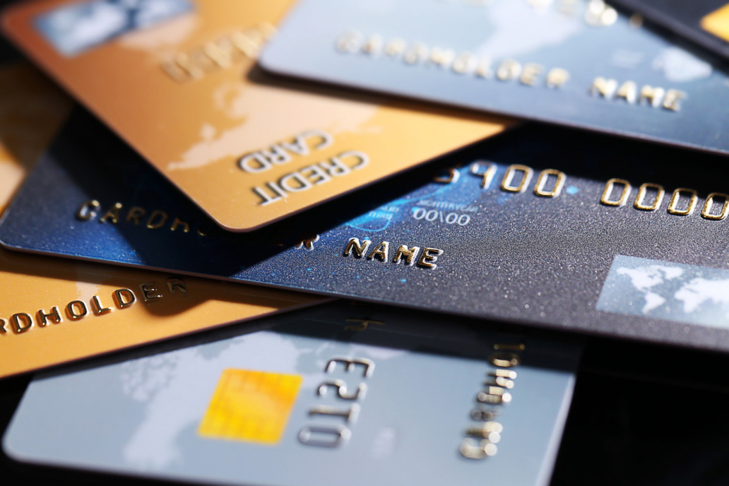 Should I Get a Credit Card? The Pros and Cons of Using a Credit Card